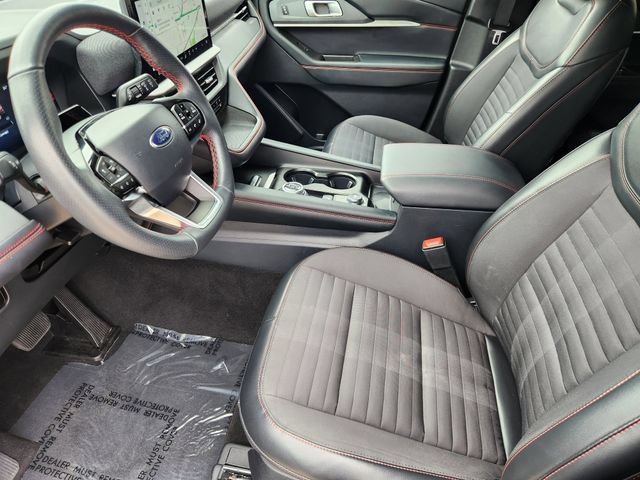 Used 2025 Ford Explorer ST-Line w/ ST-Line Street Pack AWD/4WD image 4