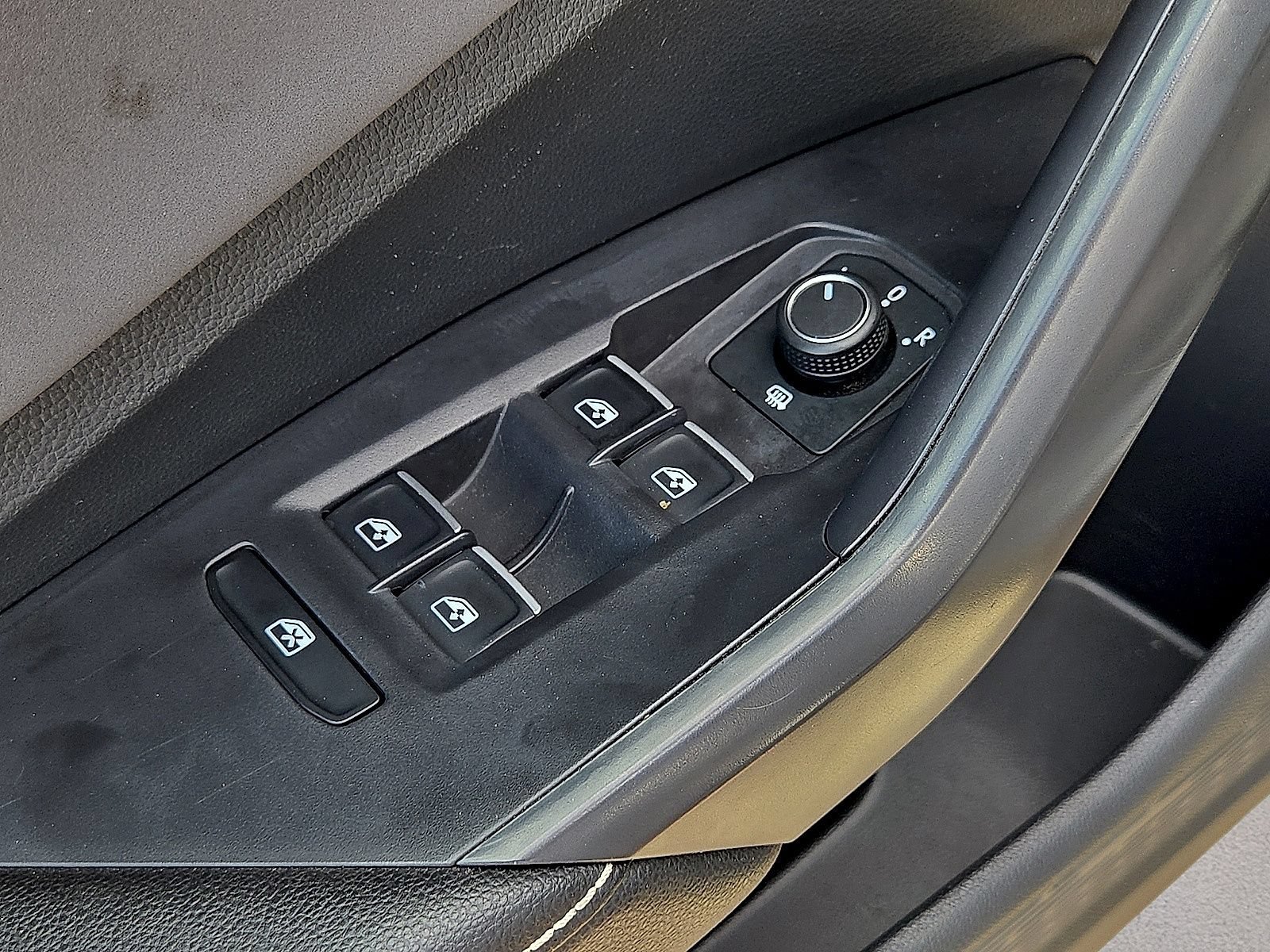 Used 2025 Volkswagen Jetta SE FWD image 20