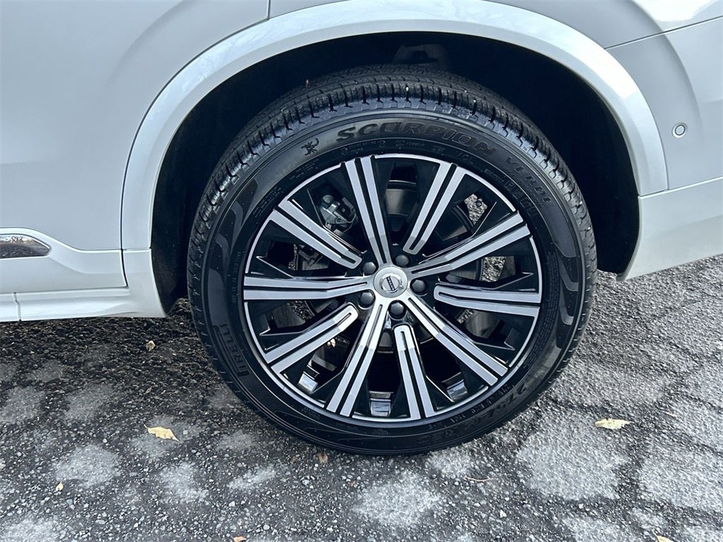 Certified 2024 Volvo XC90 B5 Plus w/ Protection Package Premier image 11