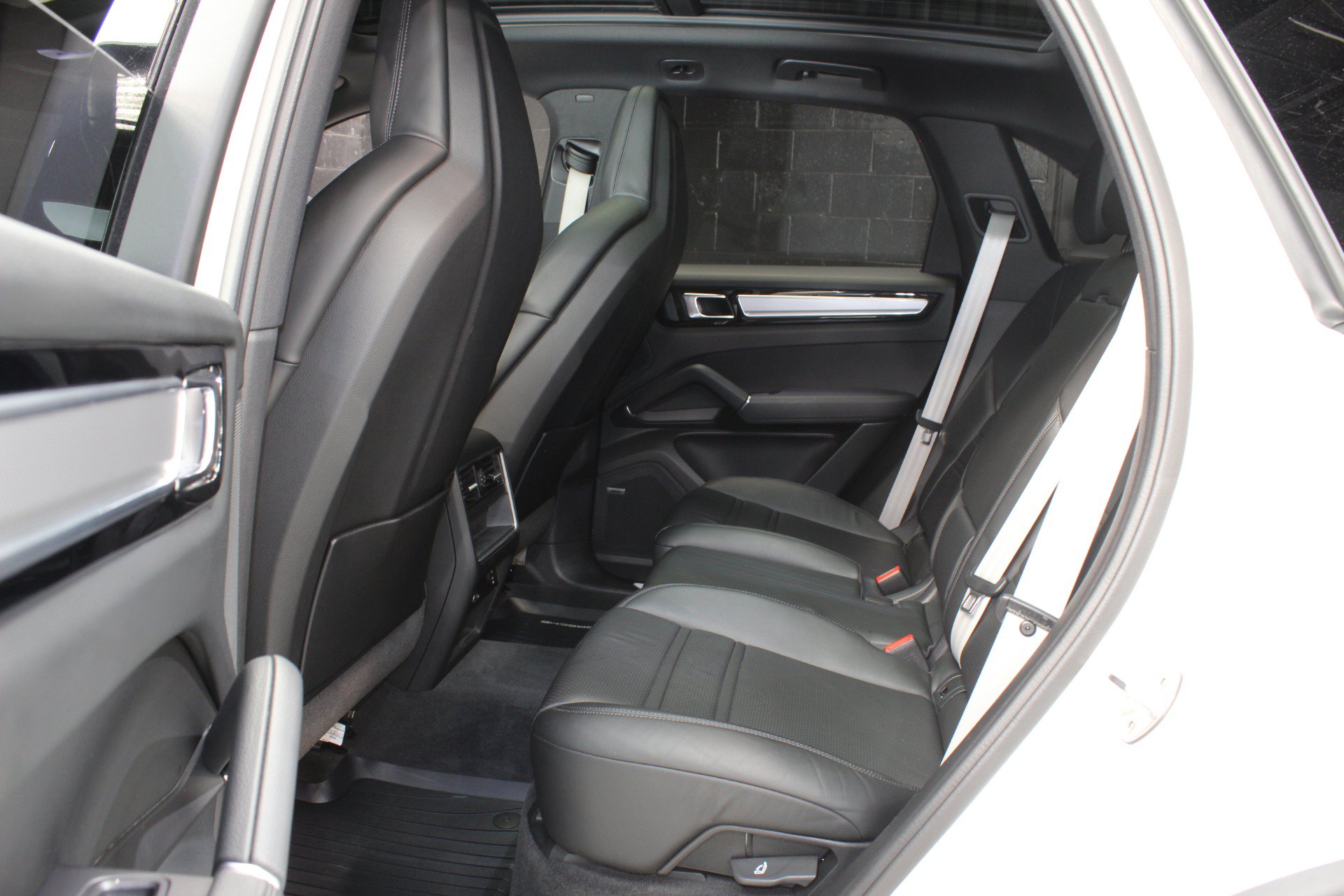 Used 2022 Porsche Cayenne Platinum Edition AWD/4WD image 43