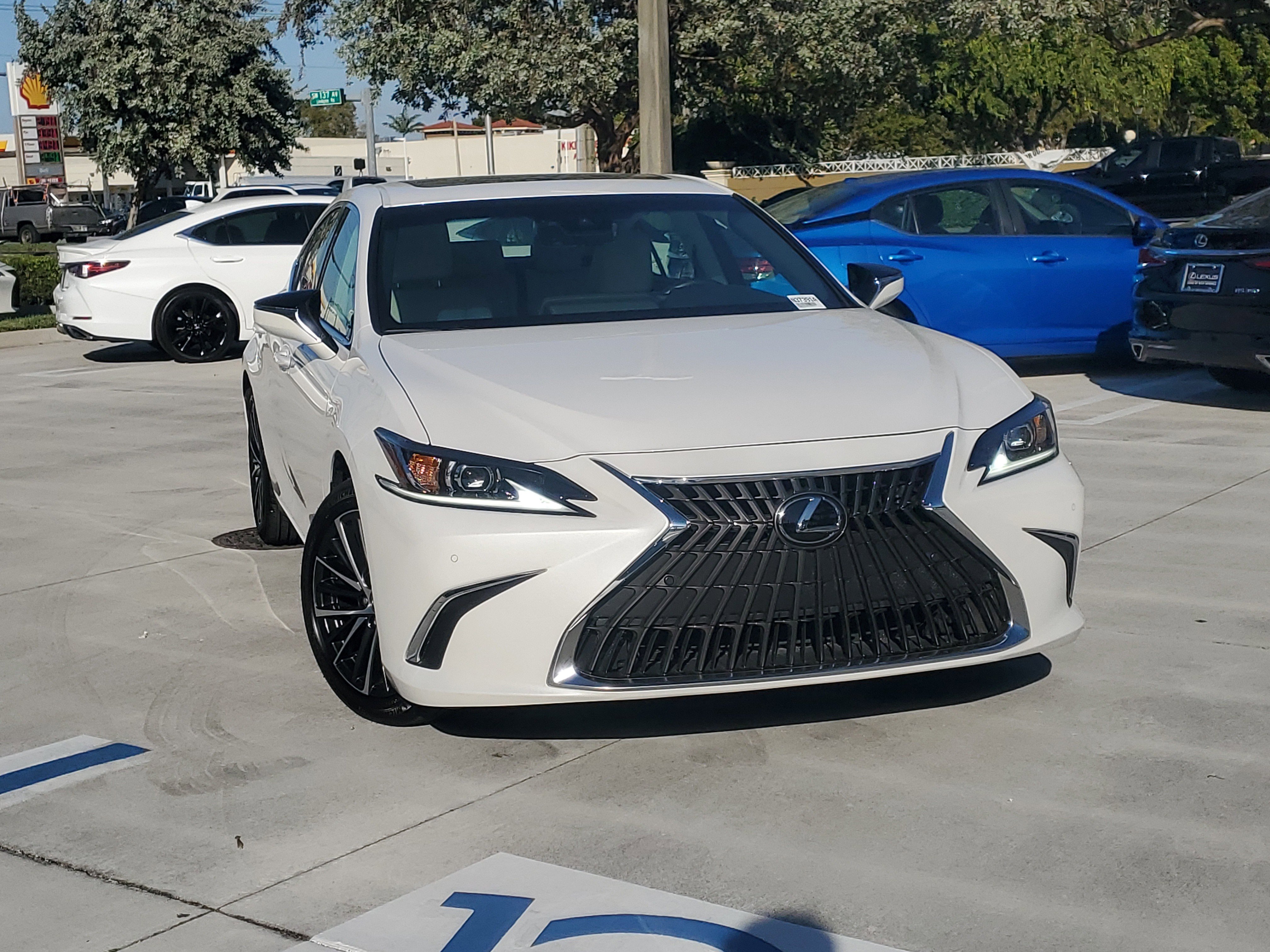 Used 2025 Lexus ES 350 w/ Premium Package image 2