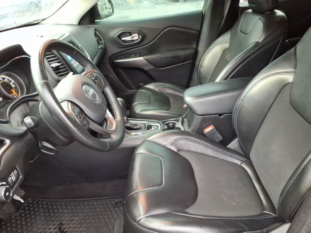 Certified 2019 Jeep Cherokee Latitude Plus w/ Cold Weather Group AWD/4WD image 7