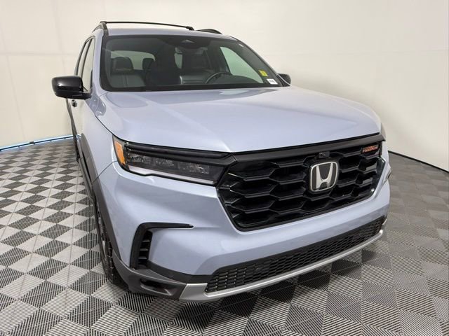 Used 2025 Honda Pilot TrailSport image 8