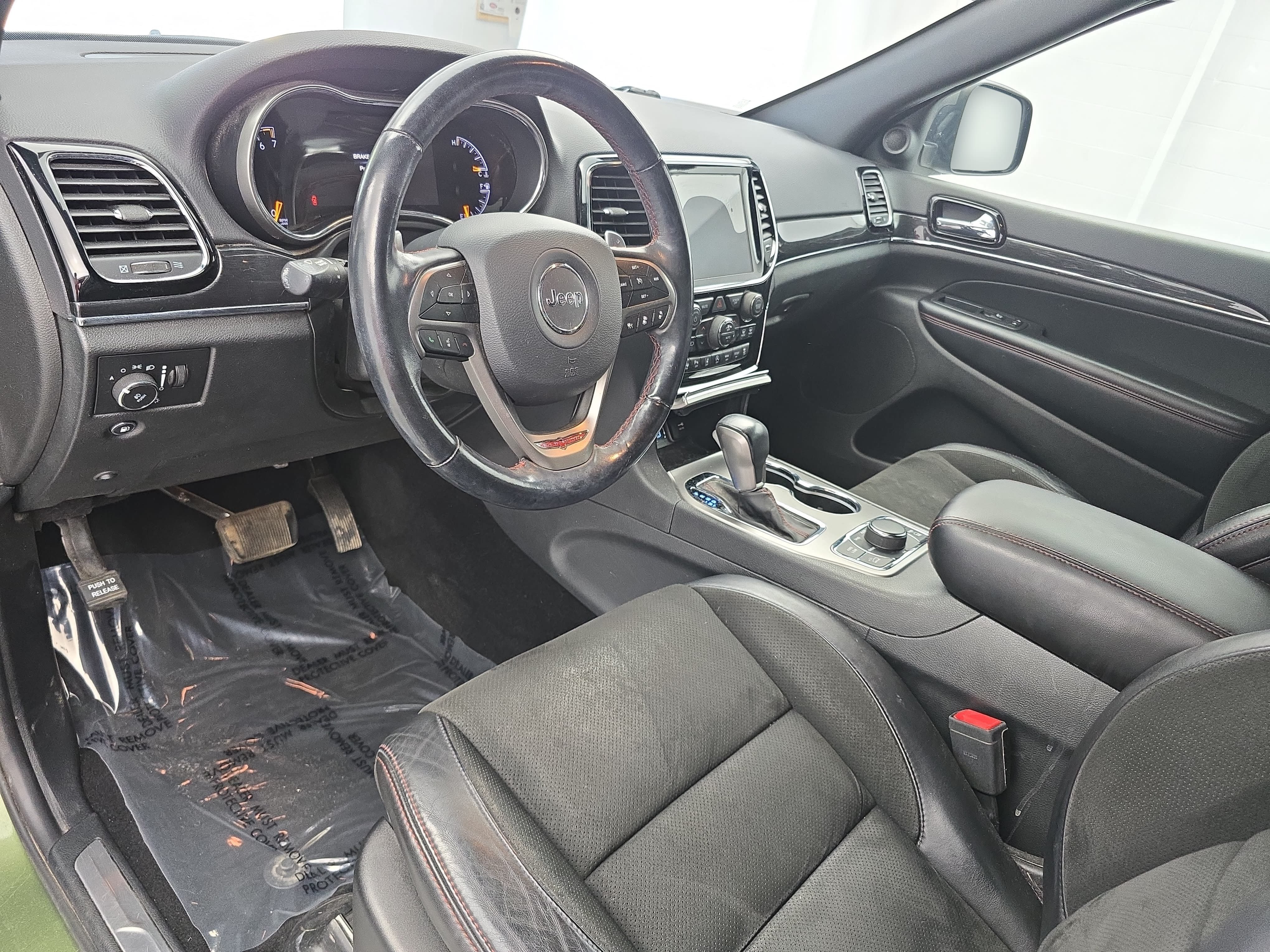 Used 2020 Jeep Grand Cherokee Trailhawk w/ Premium Lighting Group AWD/4WD image 16