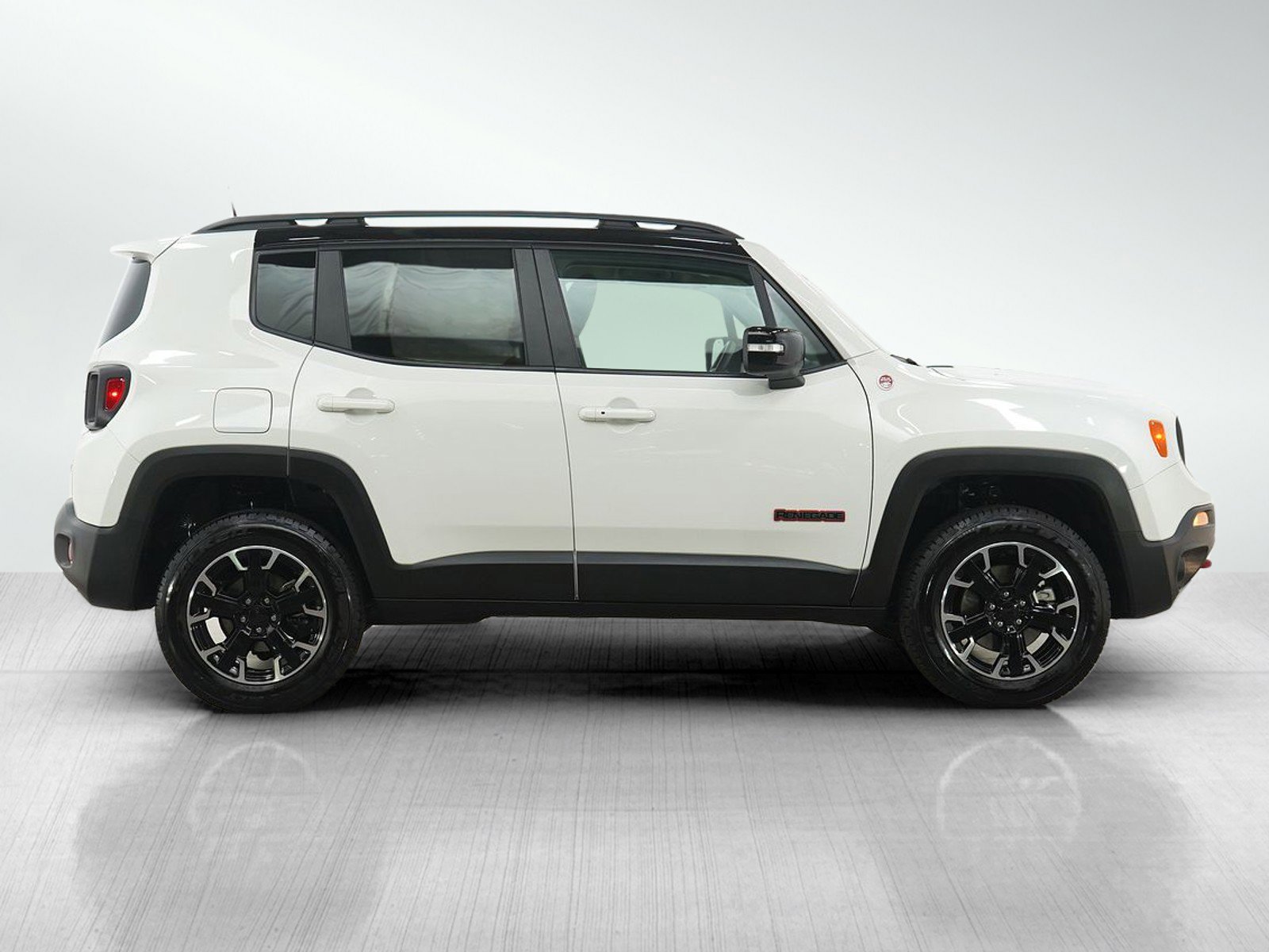 Used 2023 Jeep Renegade Trailhawk w/ Trailhawk Elite Group AWD/4WD image 6