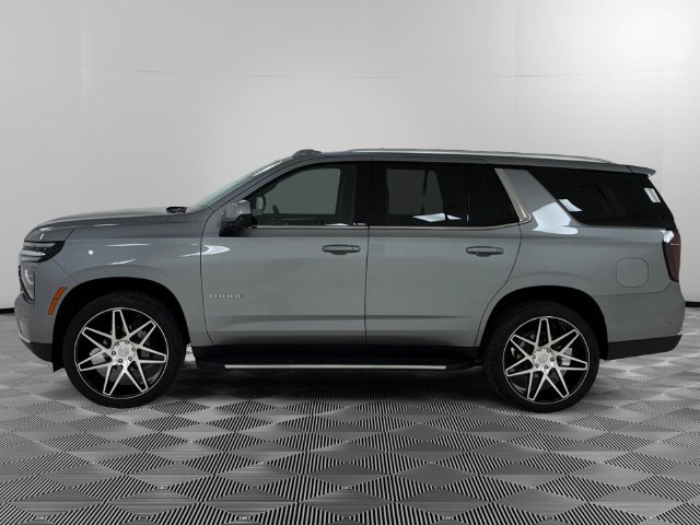 Used 2025 Chevrolet Tahoe LT AWD/4WD image 2