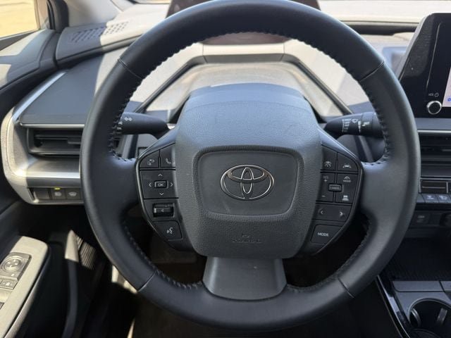 Used 2025 Toyota Prius LE FWD image 12
