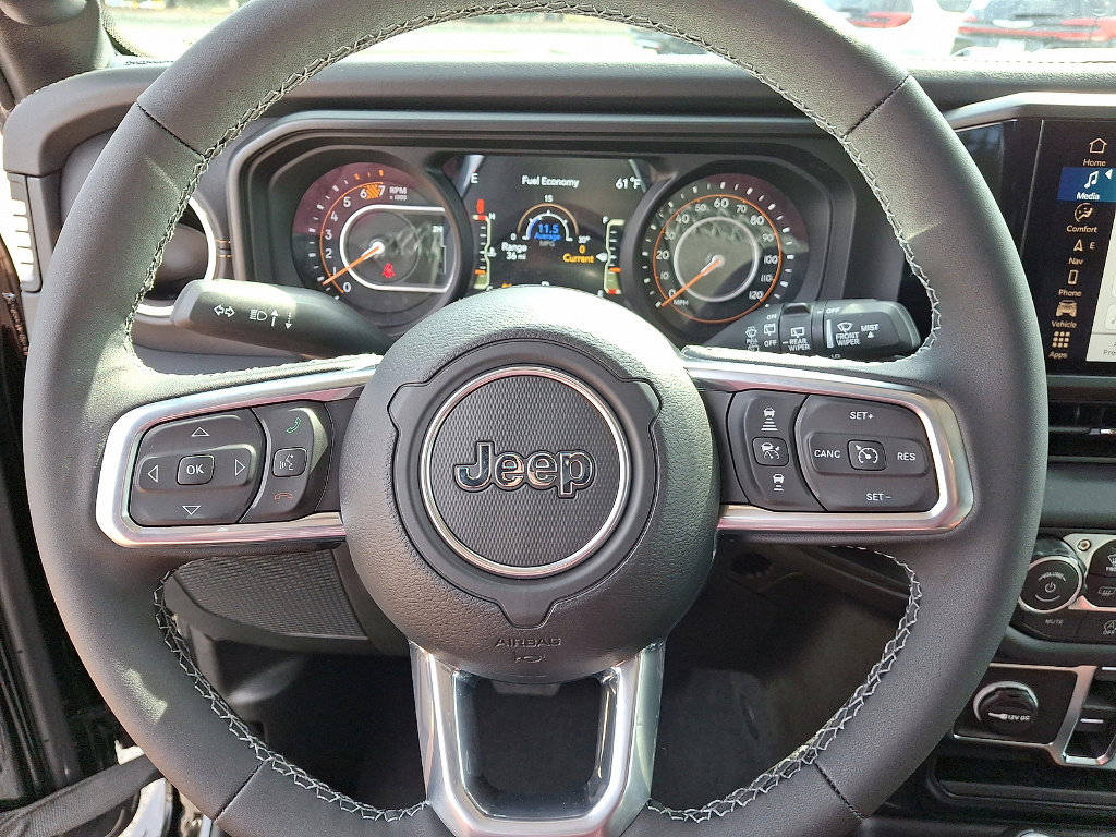 Used 2026 Jeep Wrangler Unlimited Sahara AWD/4WD image 8