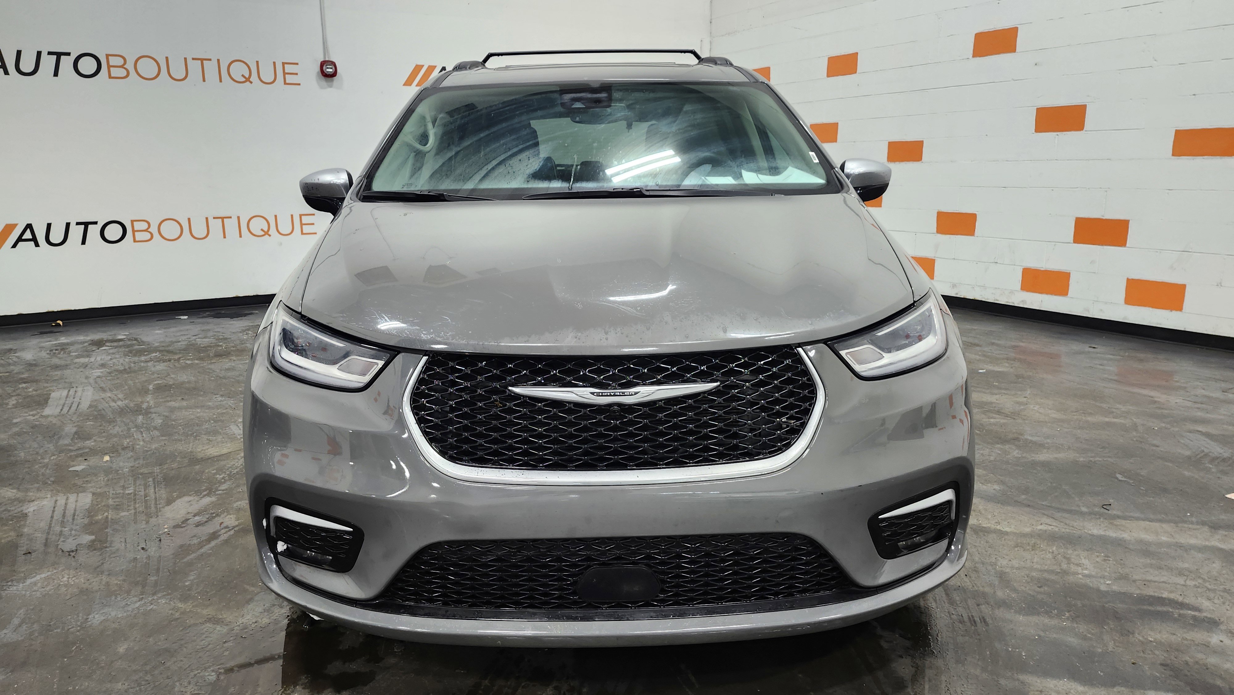 Used 2023 Chrysler Pacifica Limited image 13