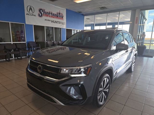 Used 2024 Volkswagen Taos SE image 1