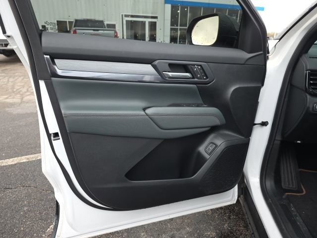 Used 2026 GMC Terrain AT4 w/ Convenience Package III image 9