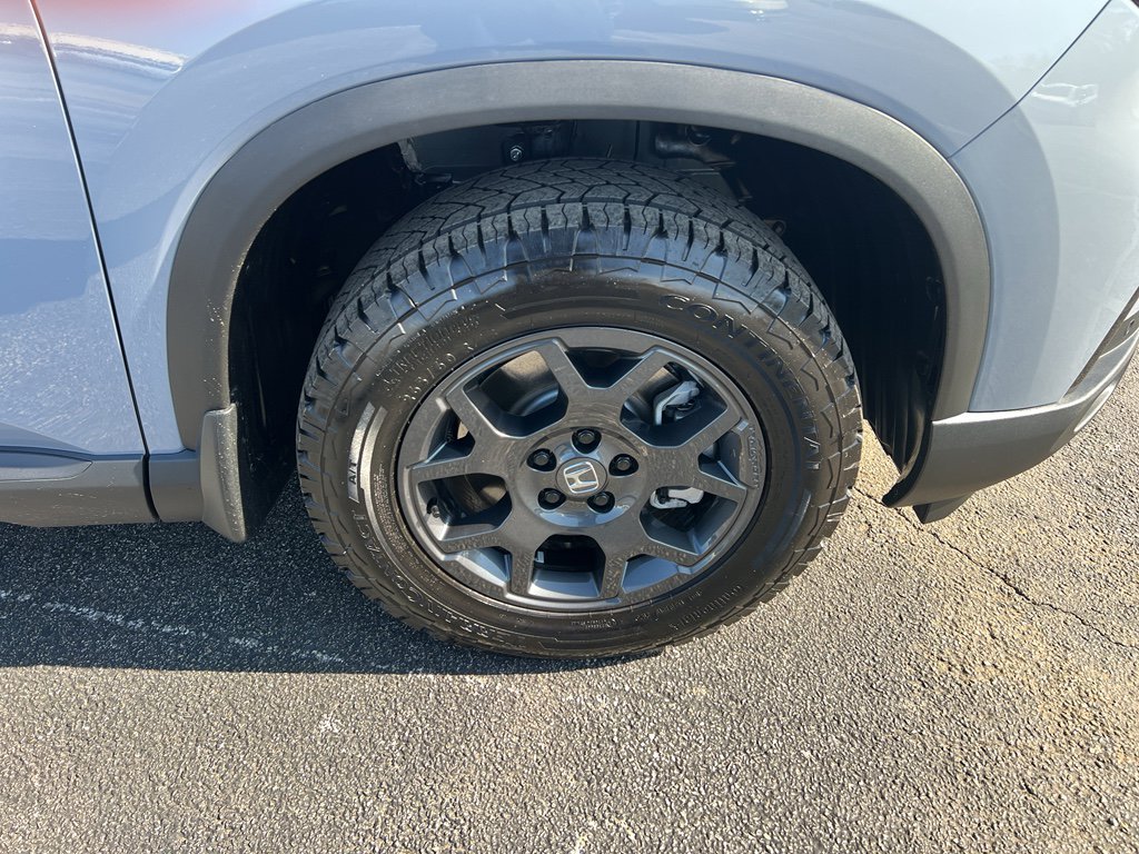Certified 2025 Honda Pilot TrailSport image 11