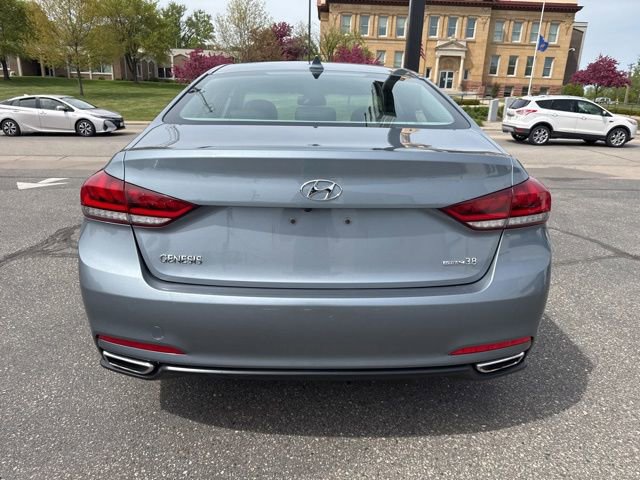 Used 2015 Hyundai Genesis 3.8 AWD/4WD image 4