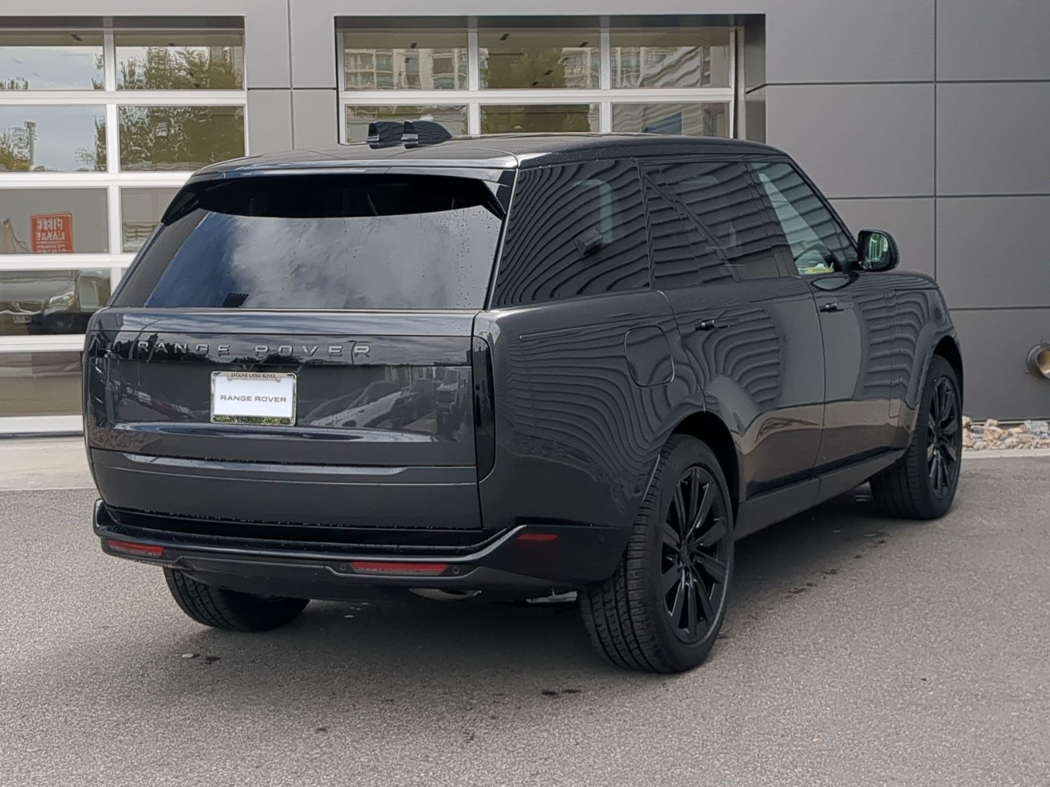 New 2026 Land Rover Range Rover Long Wheelbase SE AWD/4WD image 5