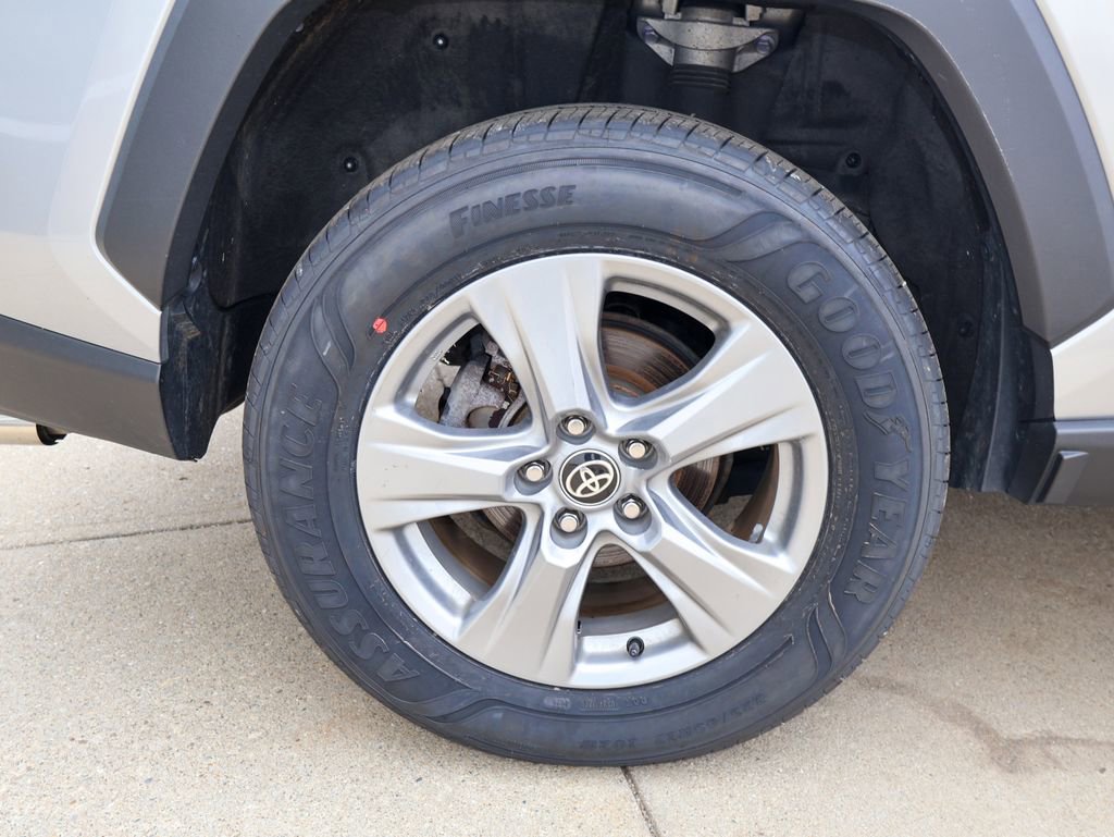 Used 2022 Toyota RAV4 XLE w/ Convenience Package AWD/4WD image 9