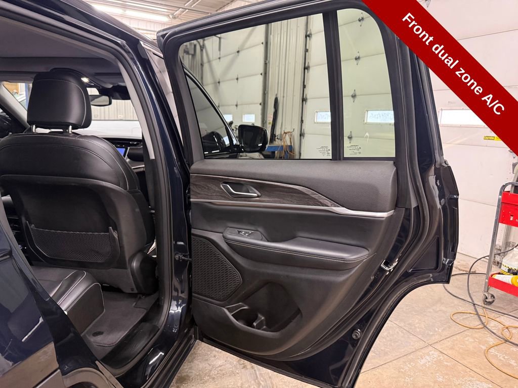 Used 2023 Jeep Grand Cherokee Limited image 39