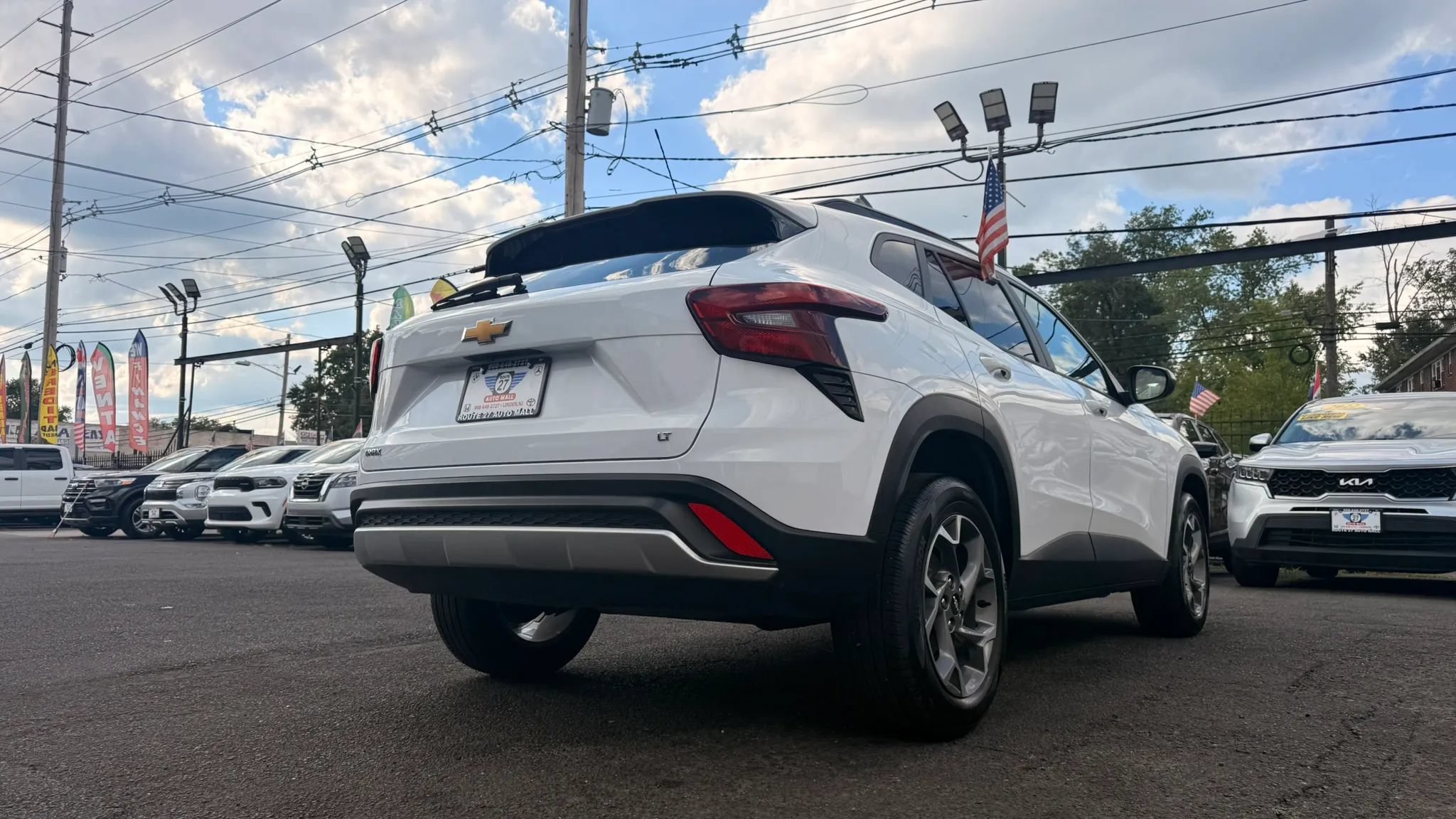 Used 2025 Chevrolet Trax LT FWD image 9