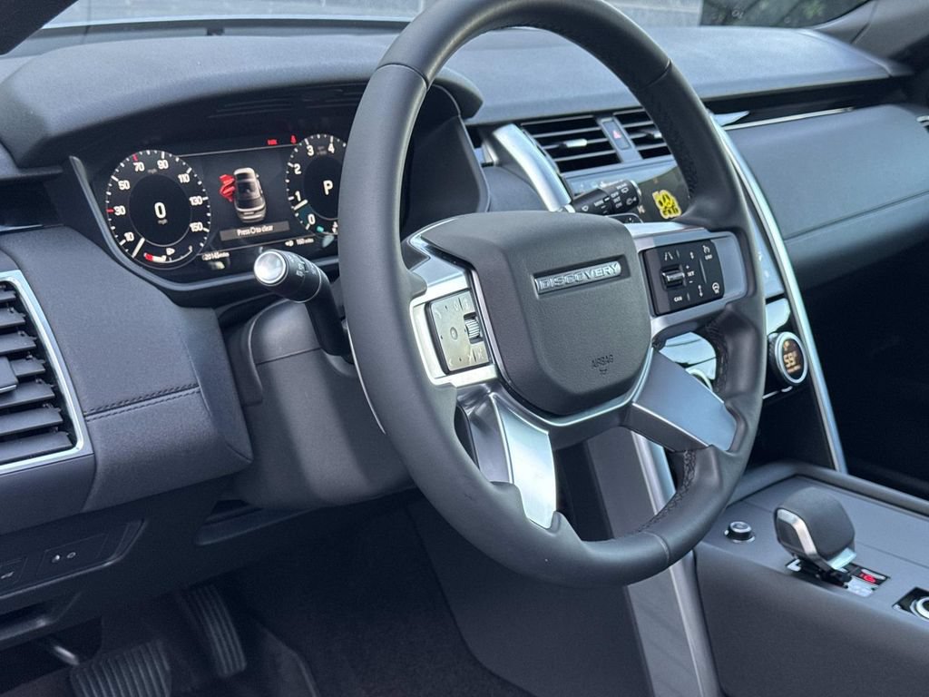 Certified 2025 Land Rover Discovery S AWD/4WD image 21