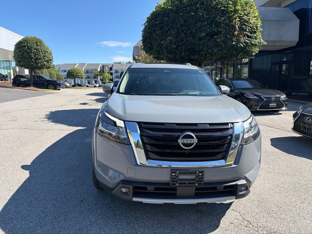 Used 2022 Nissan Pathfinder Platinum w/ Cargo Package AWD/4WD image 4