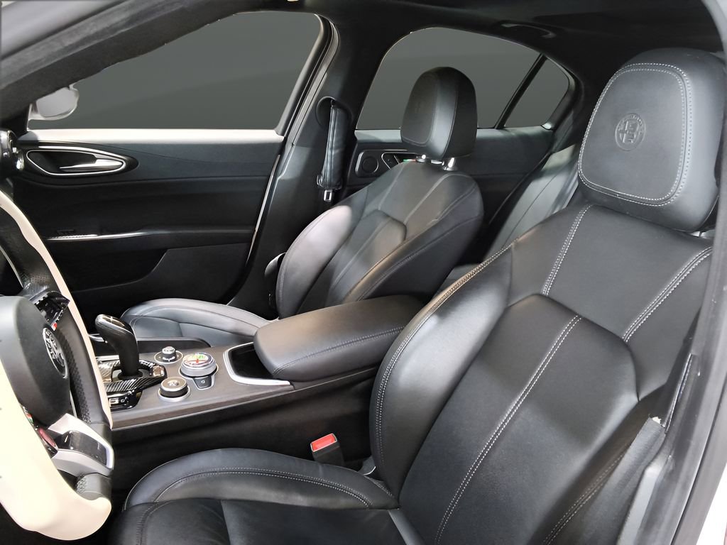 Used 2022 Alfa Romeo Giulia Ti image 19