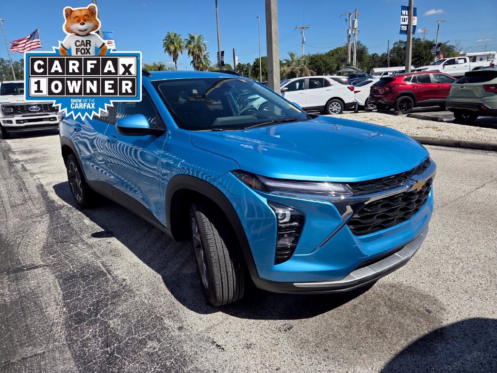 Used 2026 Chevrolet Trax LT FWD image 2