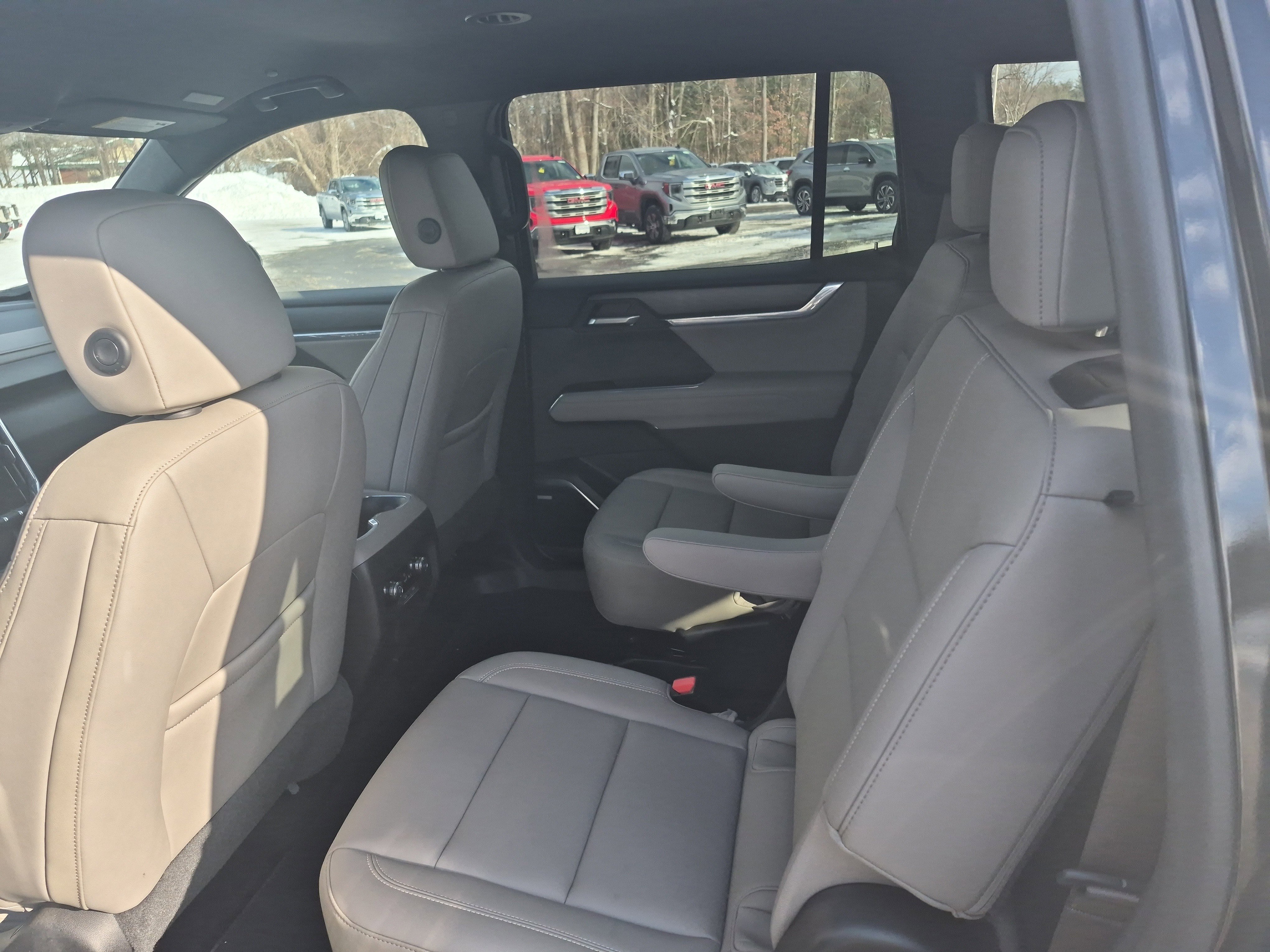 Used 2024 GMC Acadia Elevation image 11