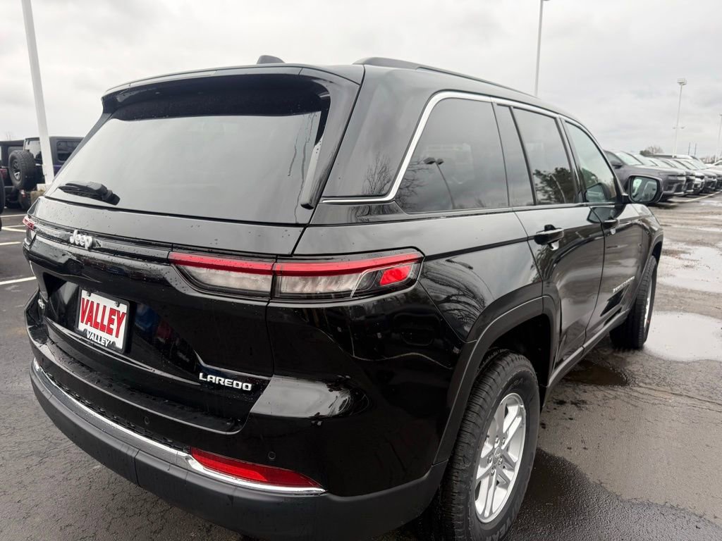 New 2025 Jeep Grand Cherokee Laredo w/ Luxury Tech Group I image 3