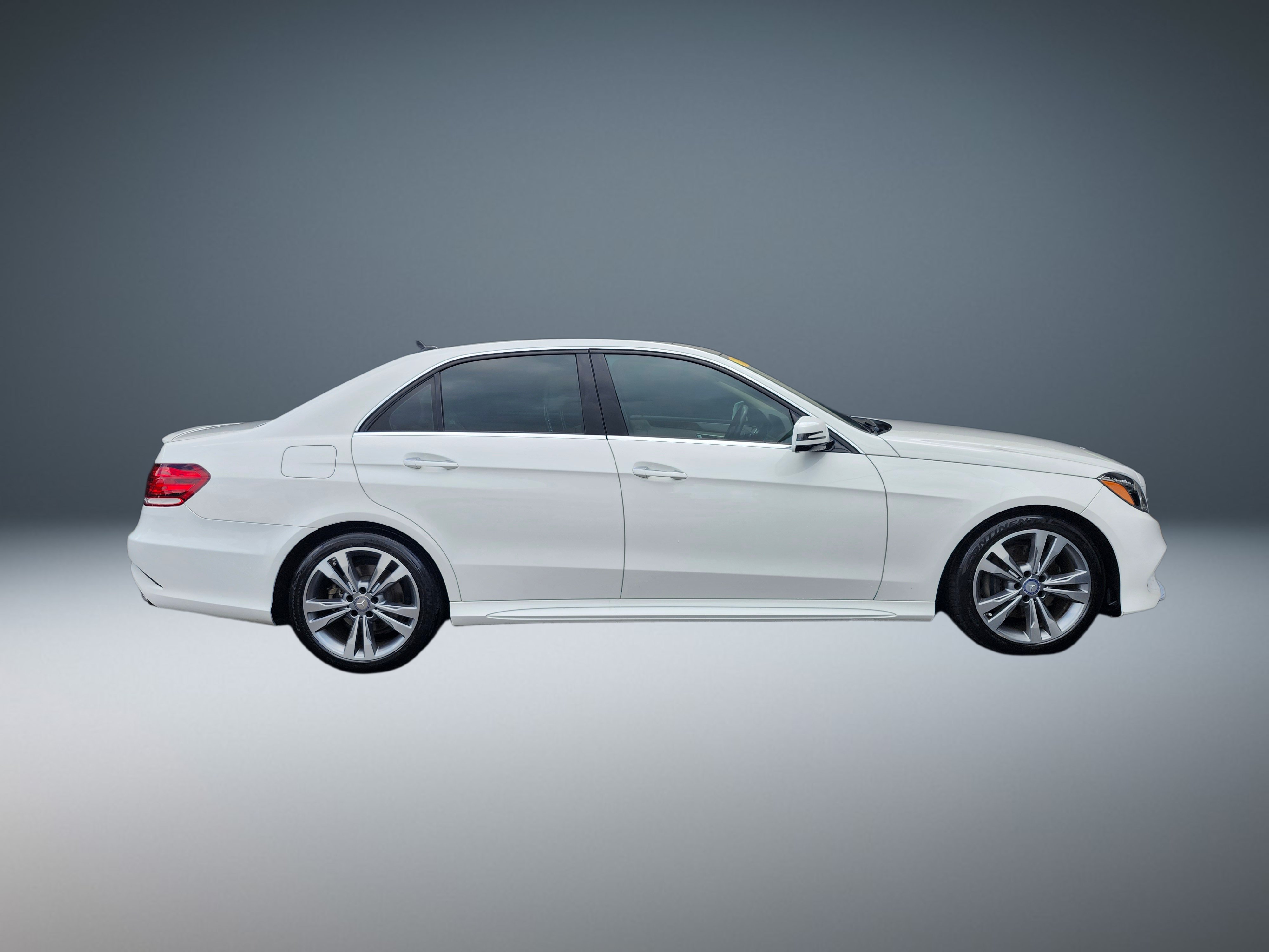 Used 2016 Mercedes-Benz E 350 4MATIC Sedan image 2