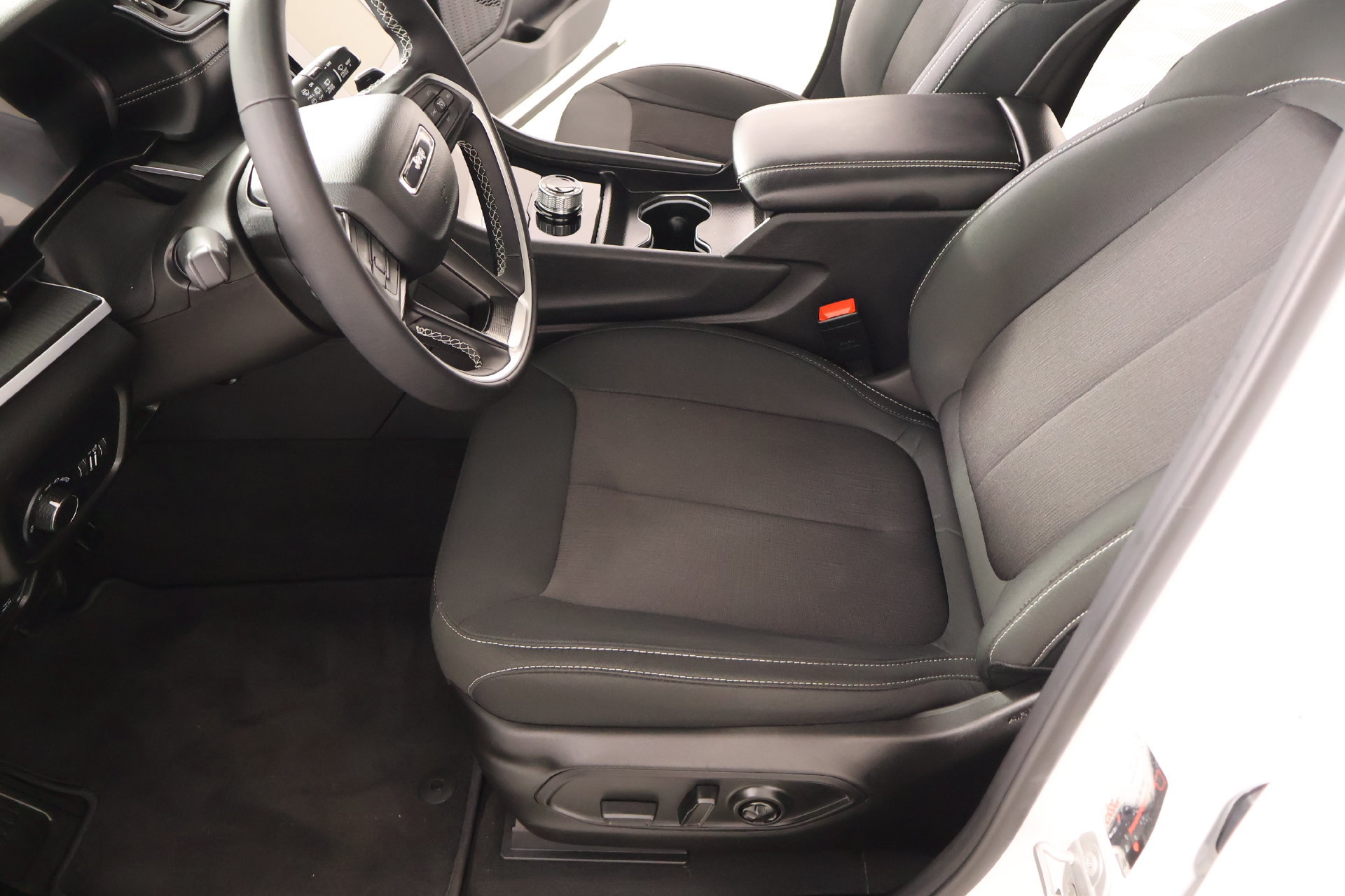Used 2025 Jeep Grand Cherokee L Laredo AWD/4WD image 10