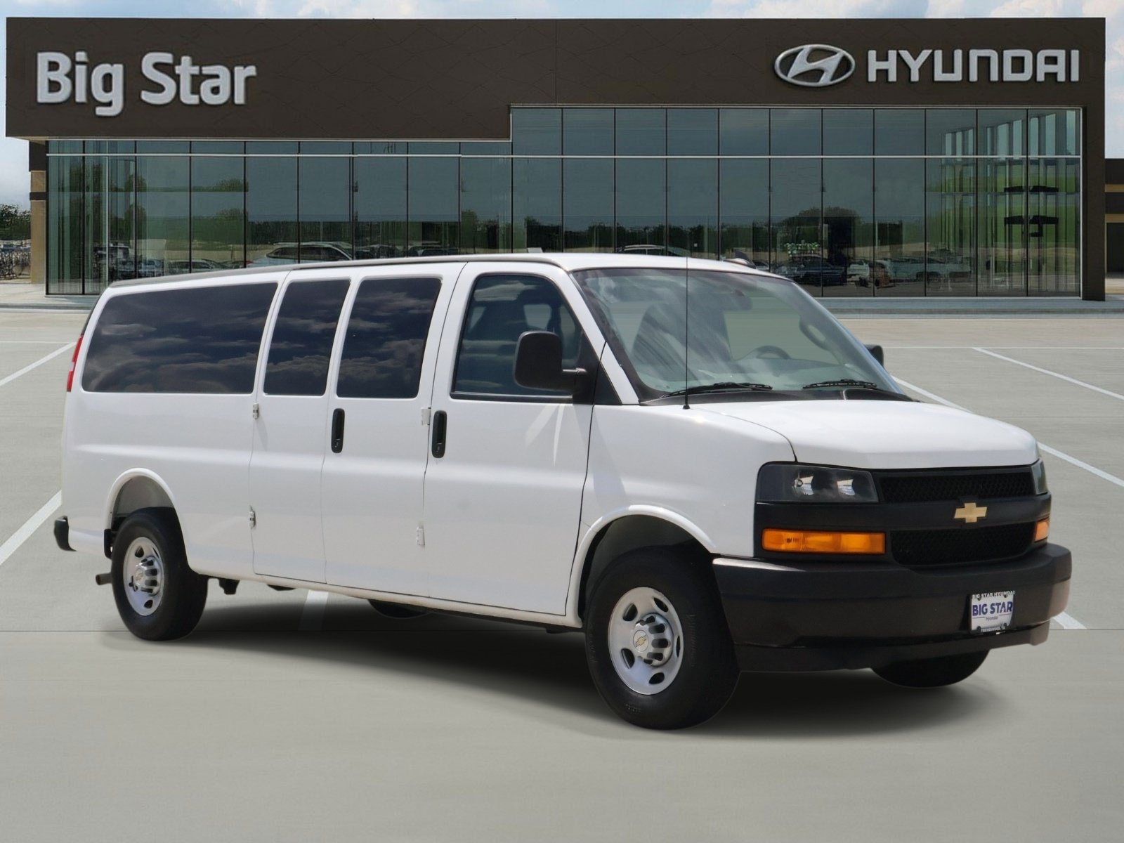 Used 2025 Chevrolet Express 3500 LS RWD image 6