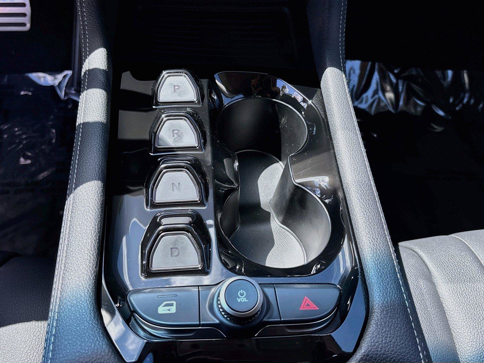 New 2027 VinFast VF 8 Eco AWD/4WD image 16