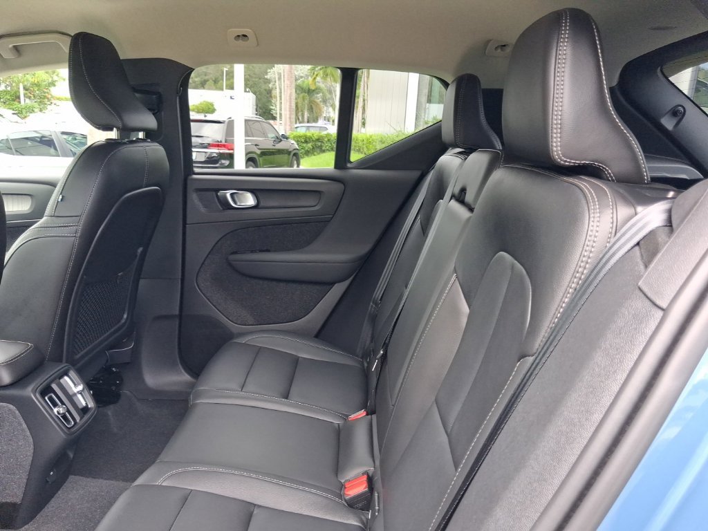 Used 2024 Volvo XC40 B5 Core AWD/4WD image 7
