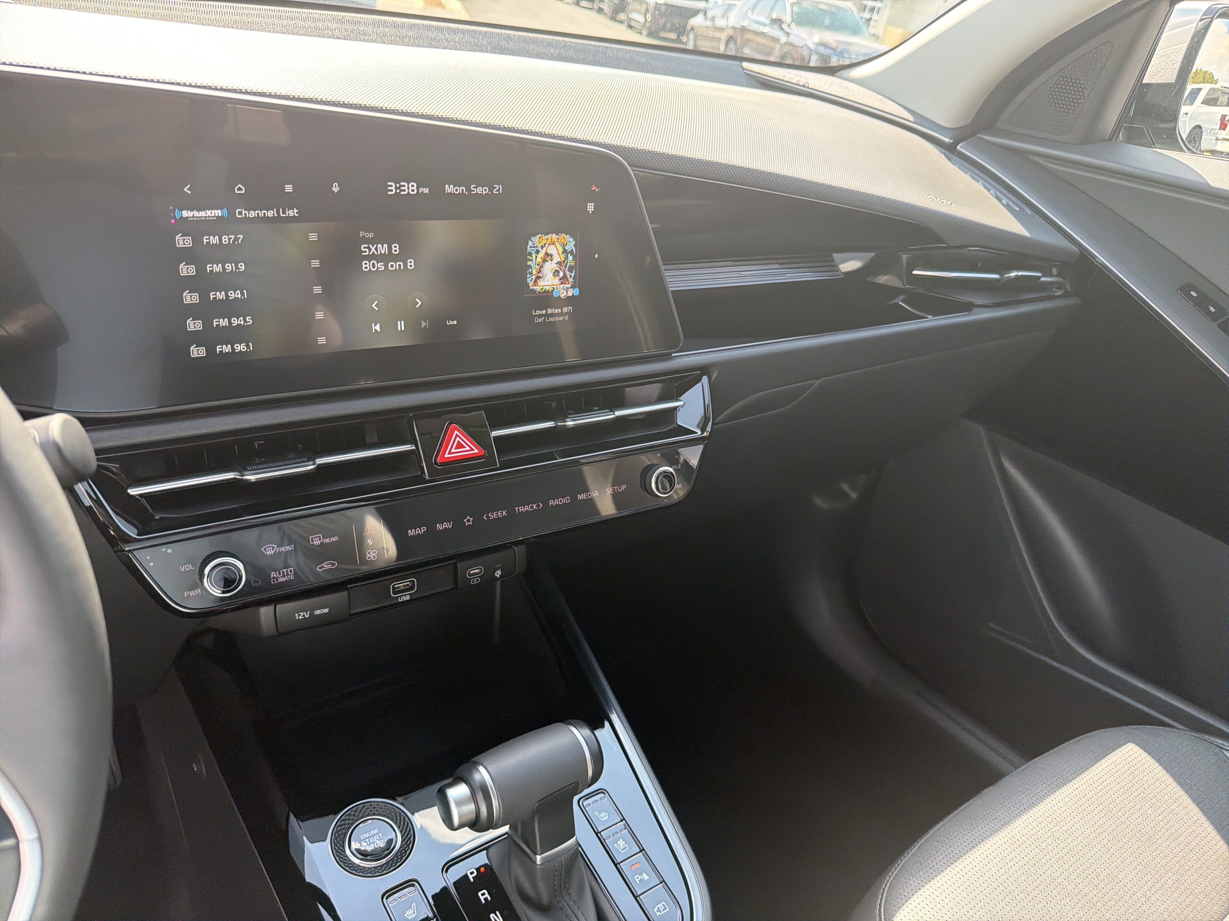 Certified 2025 Kia Niro FWD image 29