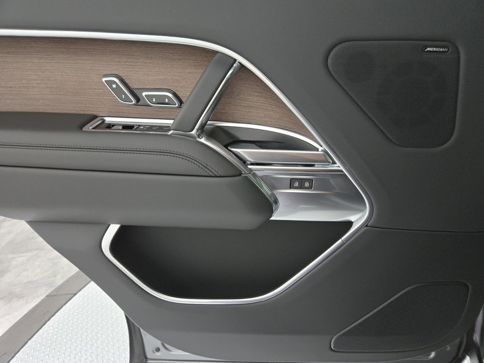 New 2025 Land Rover Range Rover Long Wheelbase SE image 20