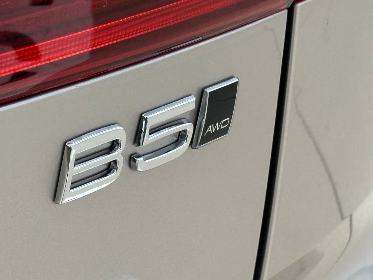 New 2026 Volvo XC60 B5 Core w/ Protection Package Premier AWD/4WD image 9