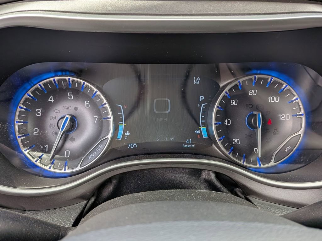 Used 2024 Chrysler Pacifica Touring-L FWD image 16