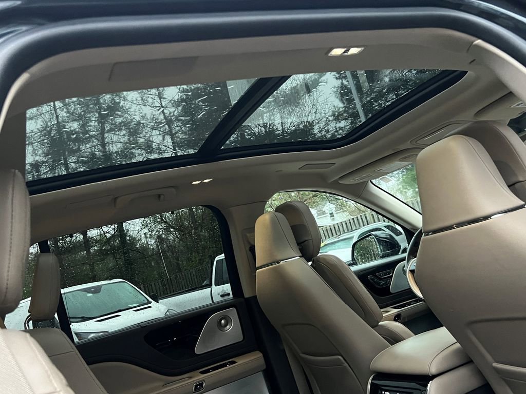 Used 2022 Lincoln Aviator Reserve w/ Equipment Group 201A image 16