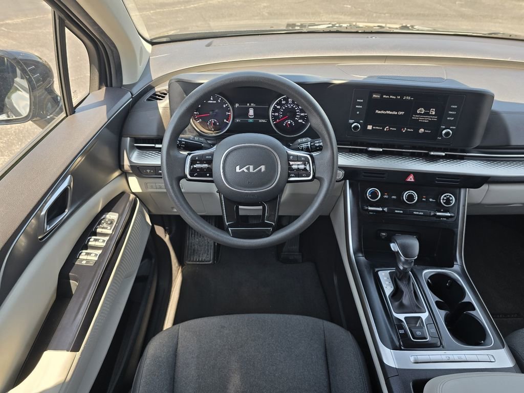 Used 2023 Kia Carnival LX FWD image 14