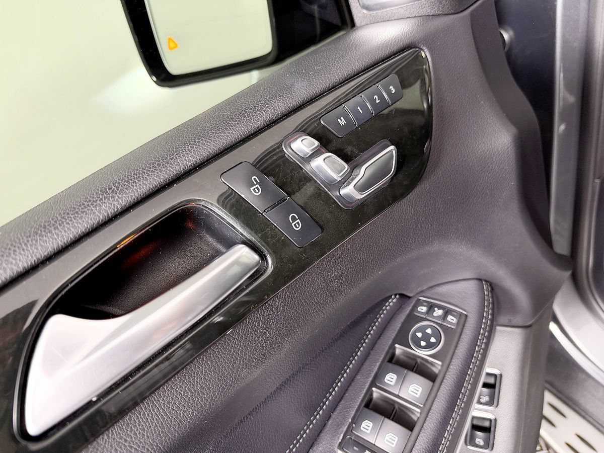 Used 2018 Mercedes-Benz GLS 550 4MATIC image 34