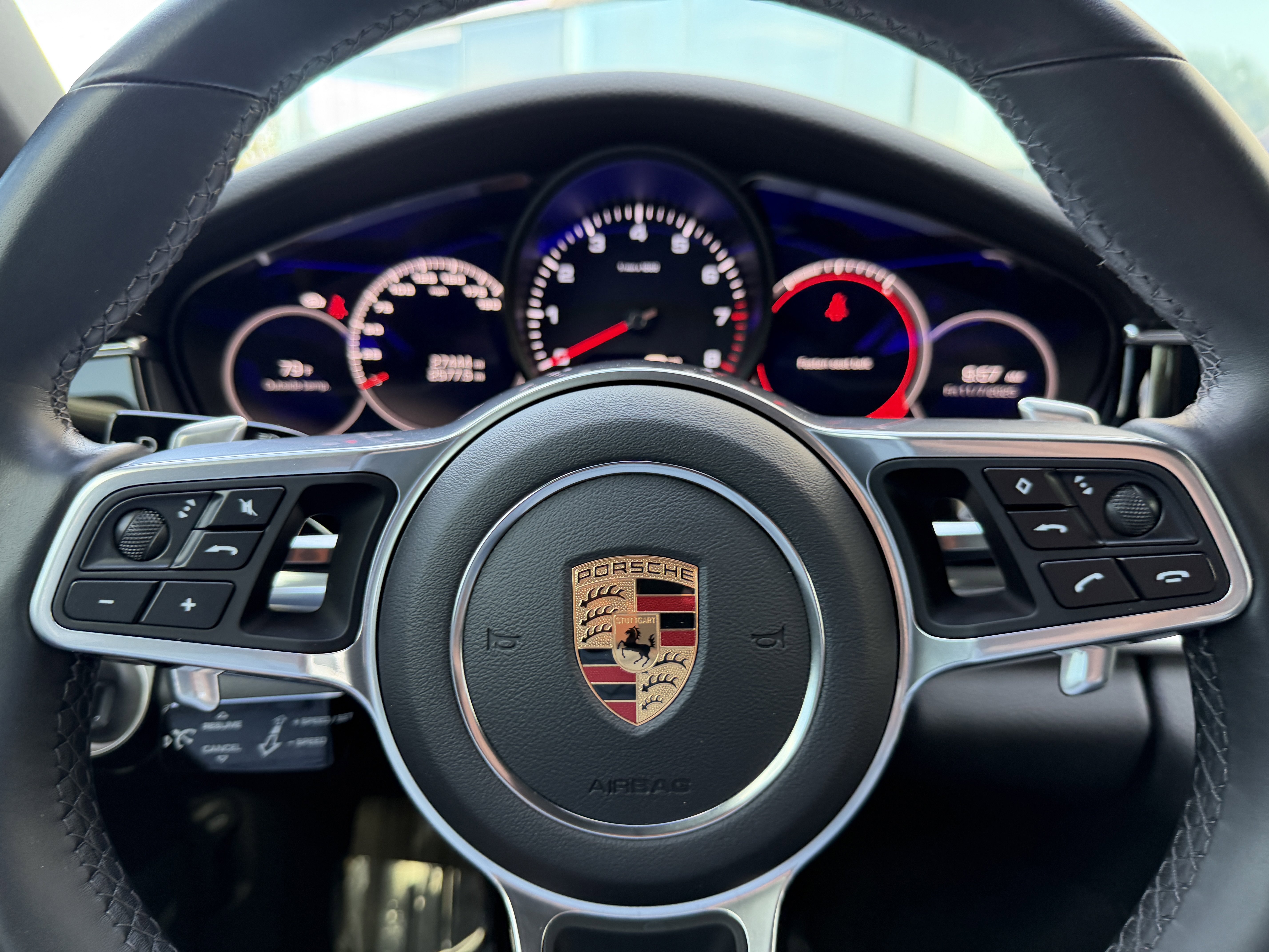 Certified 2020 Porsche Panamera image 38