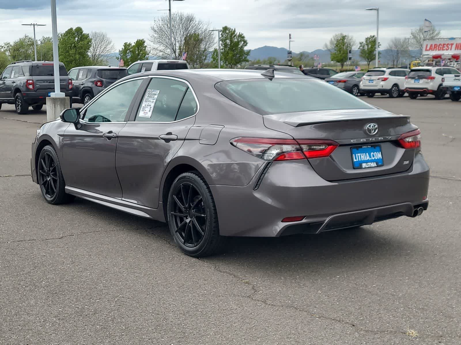 Used 2023 Toyota Camry SE w/ Cold Weather Package FWD image 12