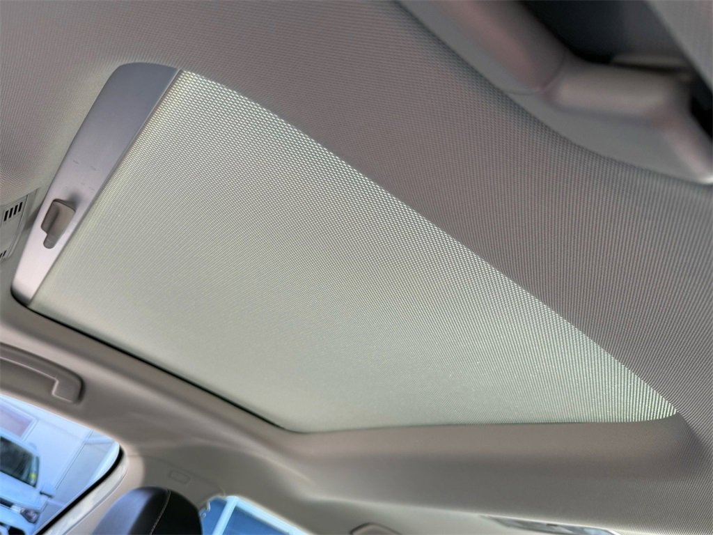 Certified 2025 Volkswagen Jetta SEL image 30