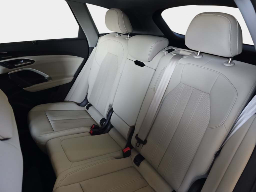 Used 2025 Audi Q5 Premium w/ Premium Plus AWD/4WD image 17