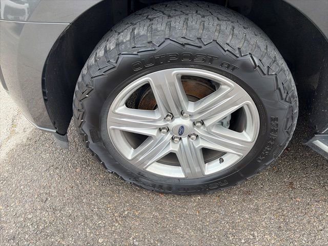 Used 2019 Ford Expedition XLT w/ Equipment Group 202A AWD/4WD image 10