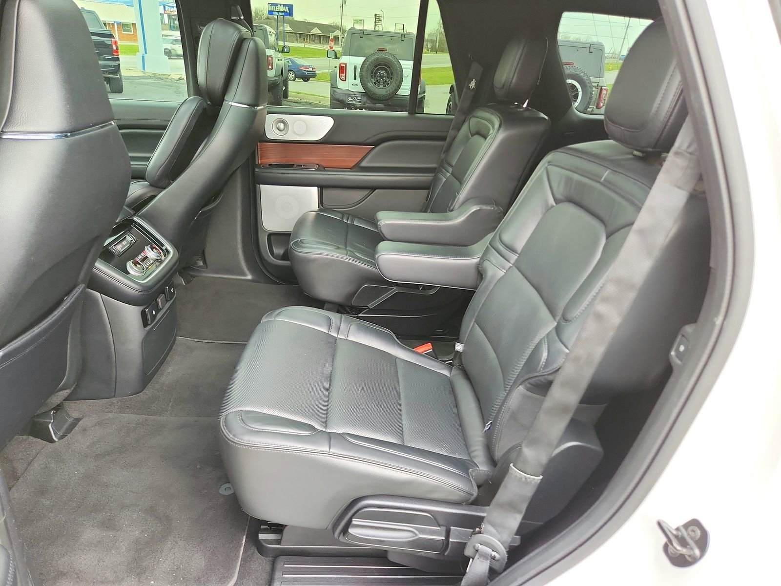 Used 2019 Lincoln Navigator Reserve image 24