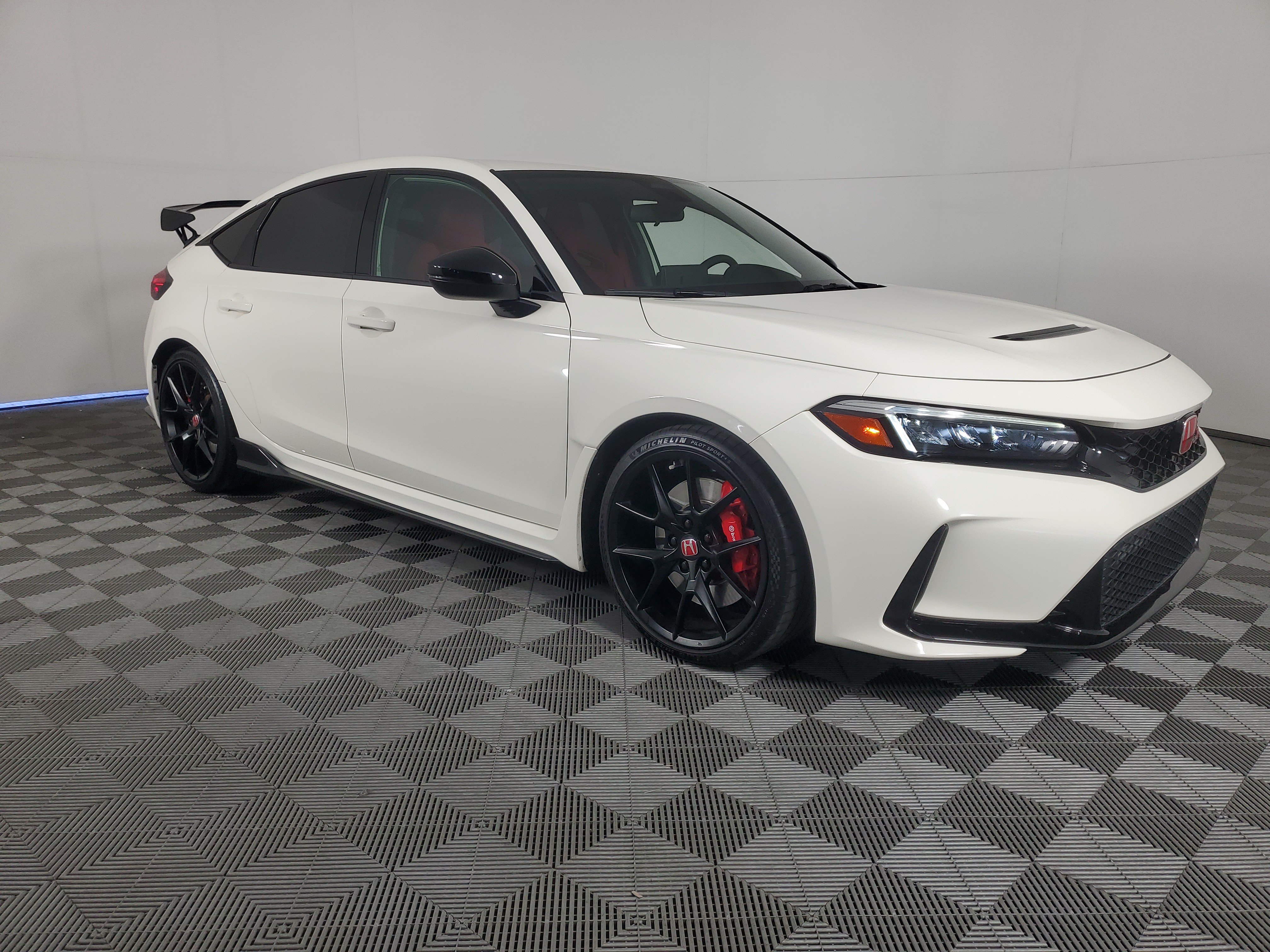 Used 2024 Honda Civic Type R image 2