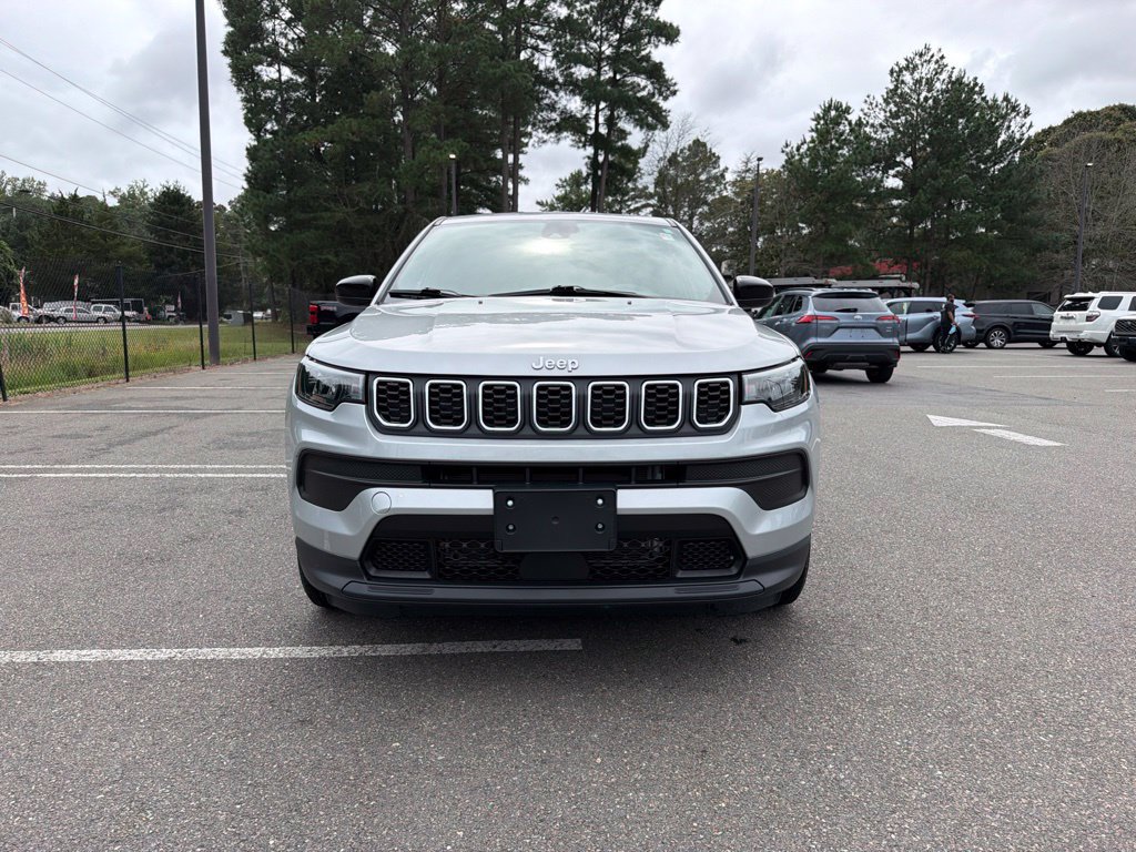 Used 2024 Jeep Compass Sport AWD/4WD image 3