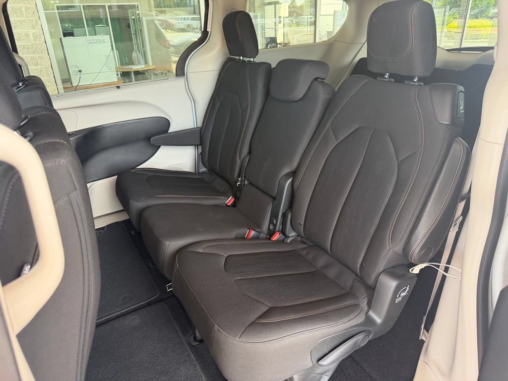 Used 2018 Chrysler Pacifica Touring Plus FWD image 24