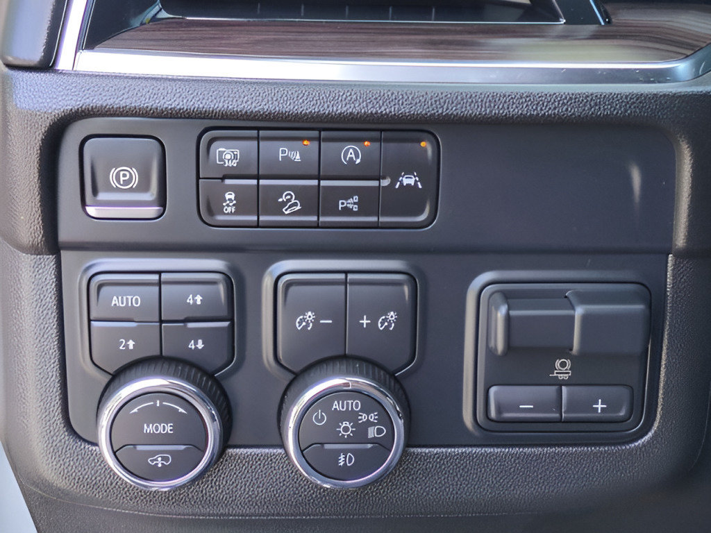 Used 2025 Chevrolet Tahoe Z71 w/ Z71 Off-Road Package AWD/4WD image 24