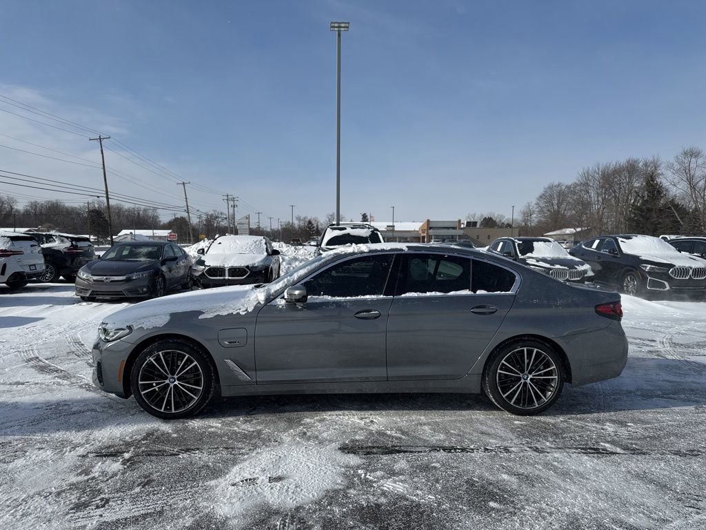 Used 2023 BMW 530e xDrive w/ Premium Package image 4